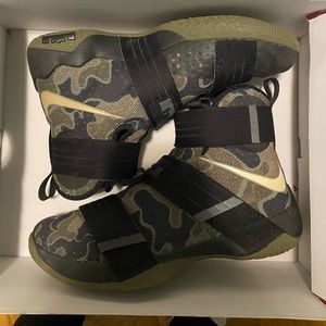Lebron Soldier 10